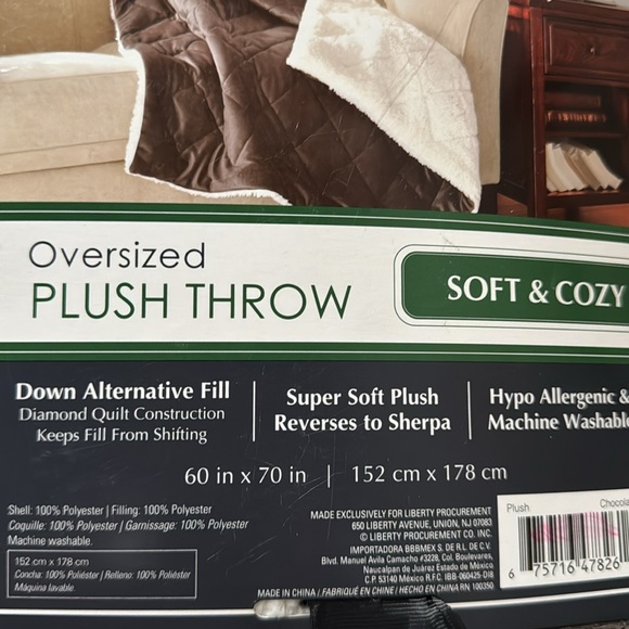 The seasons collection oversize plush throw - Picture 2 of 3